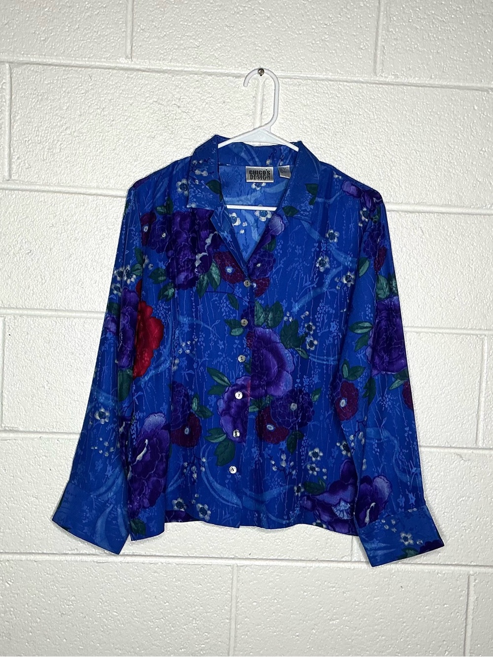 < Vintage Chico’s Blue Floral 100% Silk Button Up Shirt >